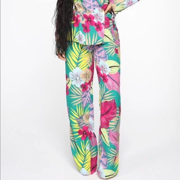 Like new Fashion Nova Women's Printed Pants Set Size S - Picture 14 of 14